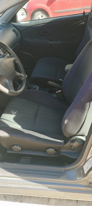 Mitsubishi Carisma 2003