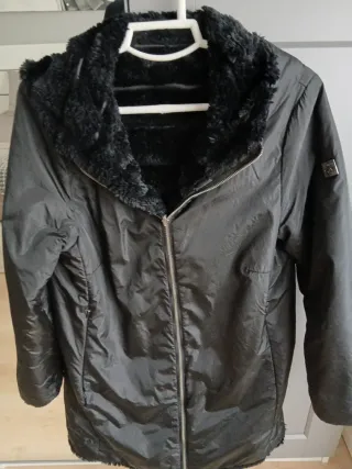 Abrigo negro con forro de pelo