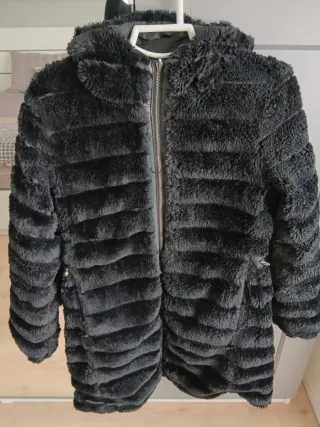 Abrigo negro con forro de pelo