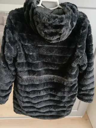 Abrigo negro con forro de pelo