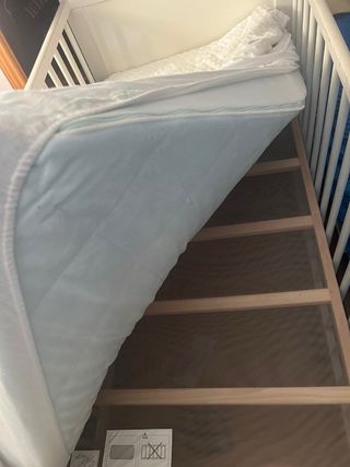 Cuna de bebé blanca