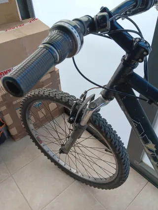 Bicicleta montaña negra