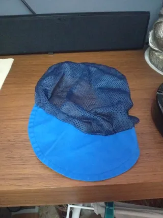 Zapatos de seguridad grises y verdes