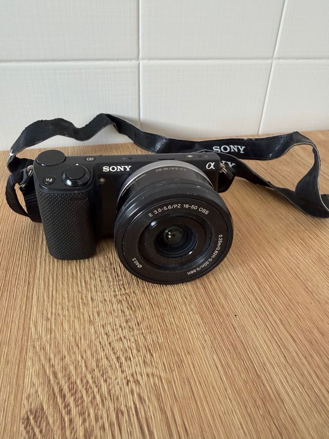 Cámara Sony NEX-5T 16-50mm Negra