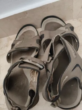 Sandalias hombre beige y negro