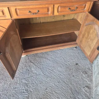 Mueble de madera marrón/ 31