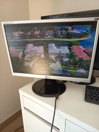 Monitor LG Flatron Wide L226WTQ