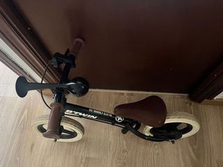 Bicicleta de equilibrio Btwin negra