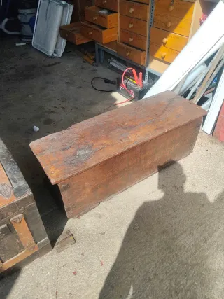 Arcón antiguo madera y metal