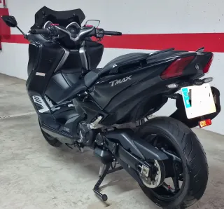 Yamaha TMAX Negra
