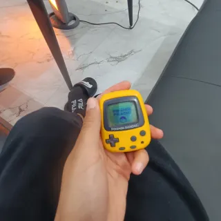 Tamagotchi Pokémon Pikachu Amarillo