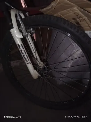 Bicicleta de montaña blanca