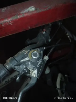 Bicicleta de montaña blanca