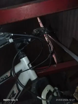 Bicicleta de montaña blanca