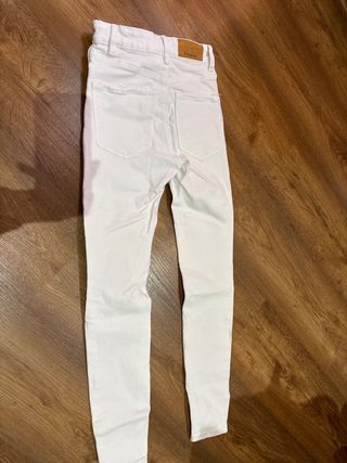 Pantalones vaqueros blancos Stradivarius