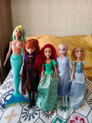 Muñecas Princesas Disney y Barbie