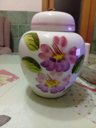 Plato decorativo de cerámica pintado a mano