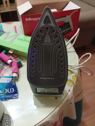 Plato decorativo de cerámica pintado a mano