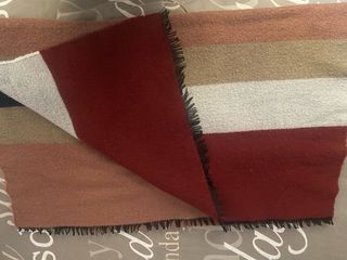 Chal a rayas beige y rojo