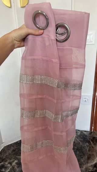 Cortinas rosa con detalles brillantes