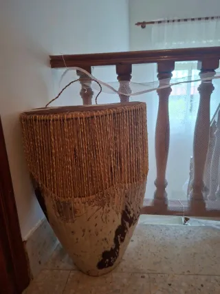 Tambor africano de piel auténtica de Uganda