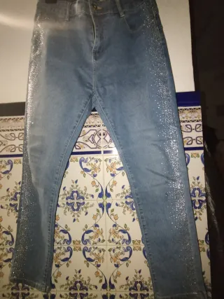 Vaqueros mujer con brillantes muy elactico