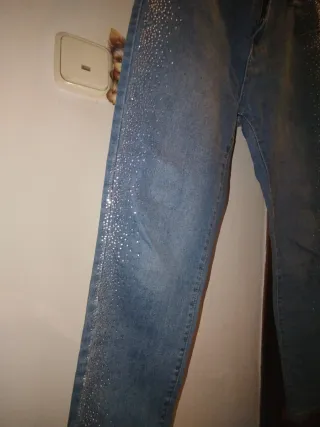 Vaqueros mujer con brillantes muy elactico