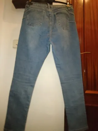 Vaqueros mujer con brillantes muy elactico