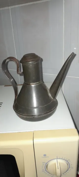 Aceitera antigua alcuza