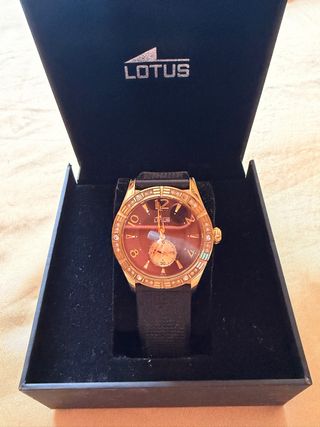 Reloj Lotus Dorado y Negro