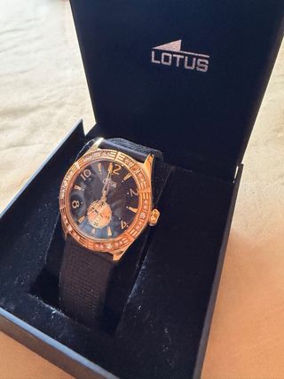 Reloj Lotus Dorado y Negro