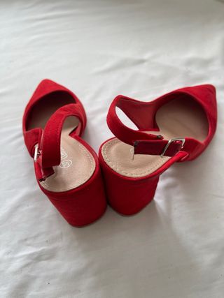 Zapatos de tacón rojos Amor Amore Talla 37