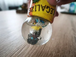 Bola de nieve con figura Legalize