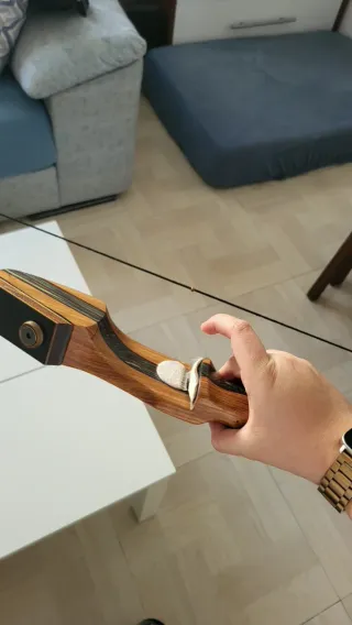 Arco compuesto desnudo con accesorios