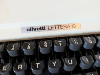 Máquina de escribir Olivetti Lettera 10