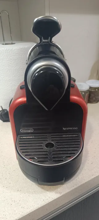 Cafetera Nespresso DeLonghi Roja