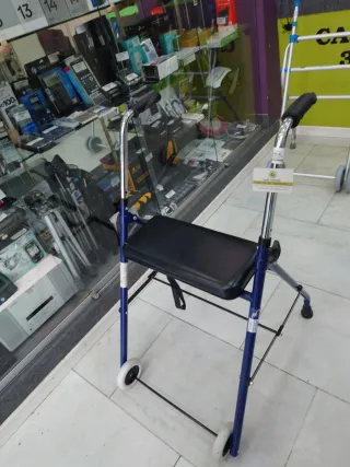 Andador Mobiclinic Azul con Asiento