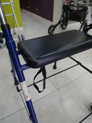 Andador Mobiclinic Azul con Asiento