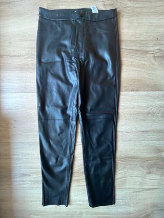 Pantalón polipiel Zara Talla M