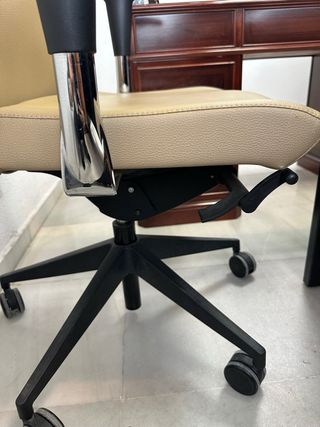 Silla de oficina ergonómica beige