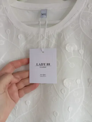 Bonita camiseta bordada M/L