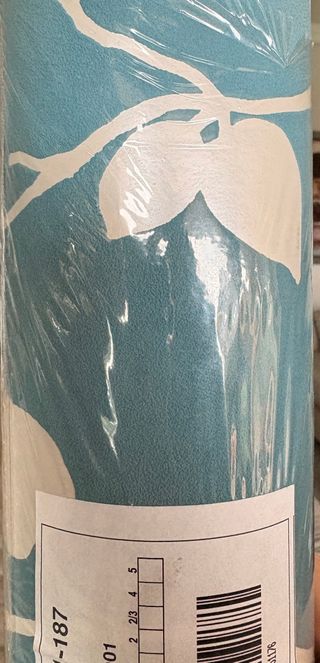 Papel pintado floral azul, texturizado