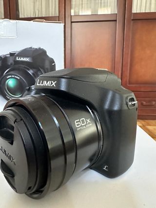 Cámara Panasonic Lumix DC-FZ82 Negra