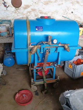Cuba pulverizadora 300L tiene el roma i el itaf