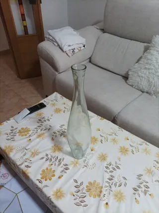 Jarrón de cristal transparente alto
