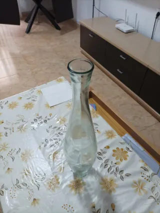 Jarrón de cristal transparente alto