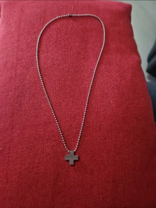 Collana in acciaio con croce