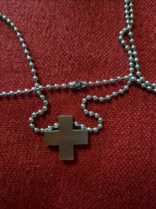 Collana in acciaio con croce