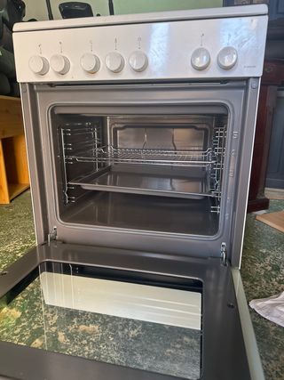 Cocina blanca con horno