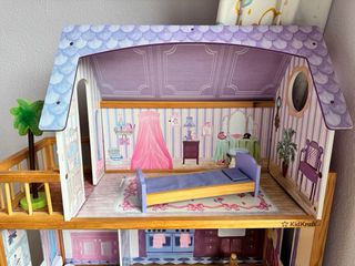 Casa de muñecas de madera